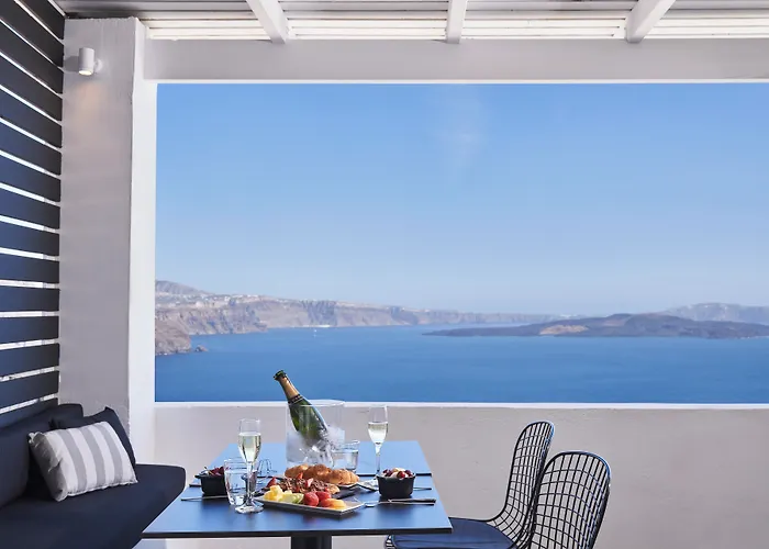 Pet Friendly hotel: Mr And Mrs White Oia - Santorini